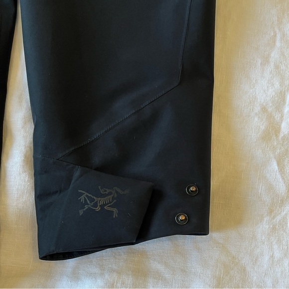 Arc'teryx Long Hooded GORE-TEX Women’s Raincoat in Black size Small - Picture 5 of 10